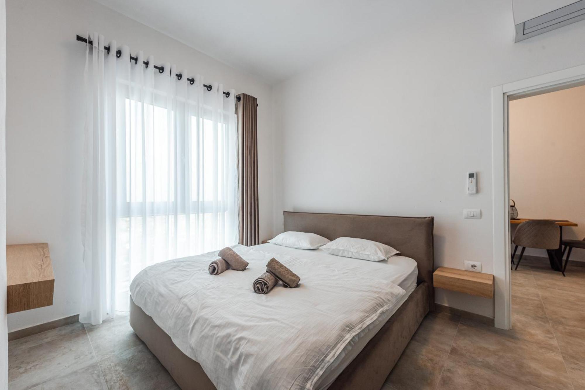 Royal Hill Apartments By Ps Durres Bagian luar foto