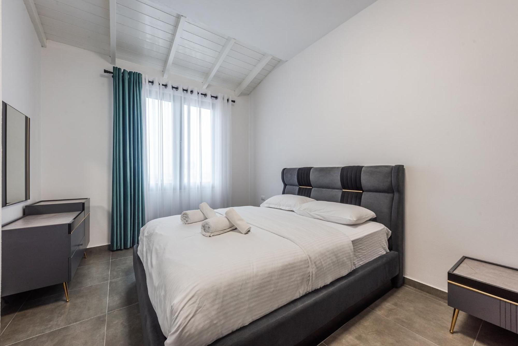 Royal Hill Apartments By Ps Durres Bagian luar foto