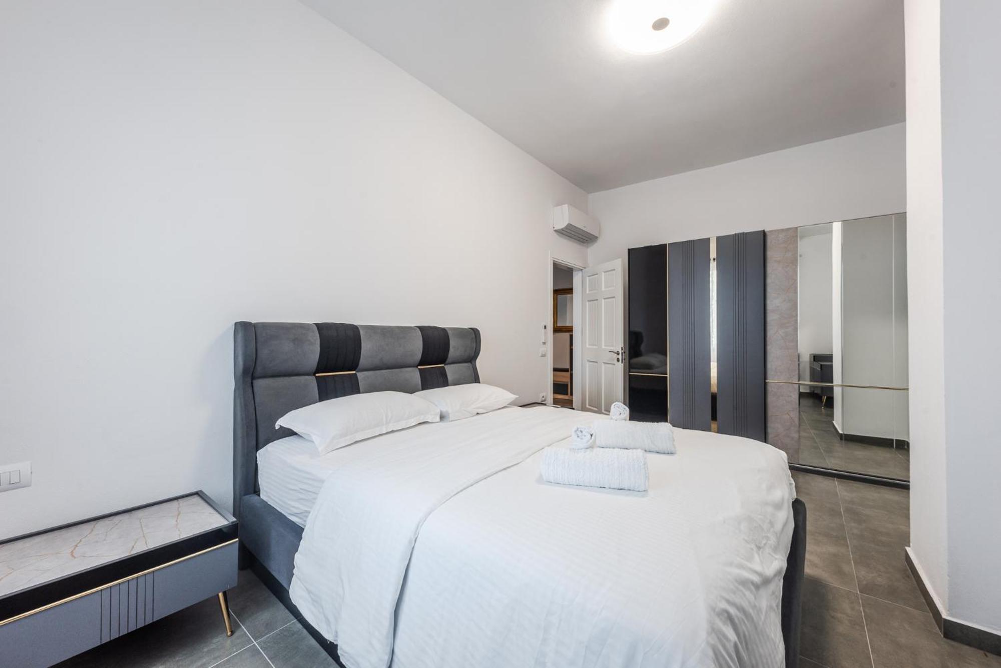 Royal Hill Apartments By Ps Durres Bagian luar foto